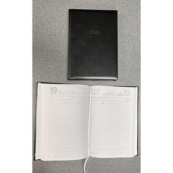  ZETTLER Tagesplaner: Buchkalender A5; Kunststoffeinband, wattiert - schwarz; 14,5 x 21 cm; 1 Tag = 1 Seite auch Sa+So / 392 Seiten; 876-0020 